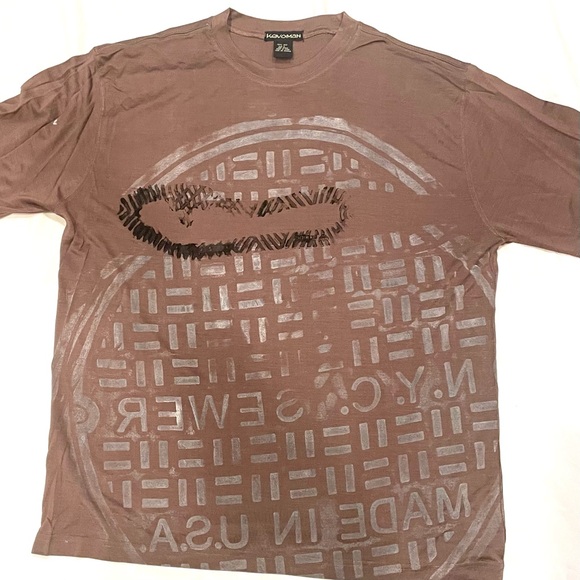 Elevate Your Wardrobe: 100% Silk Tan Top Street Chic NYC Manhole Size L - Picture 1 of 4